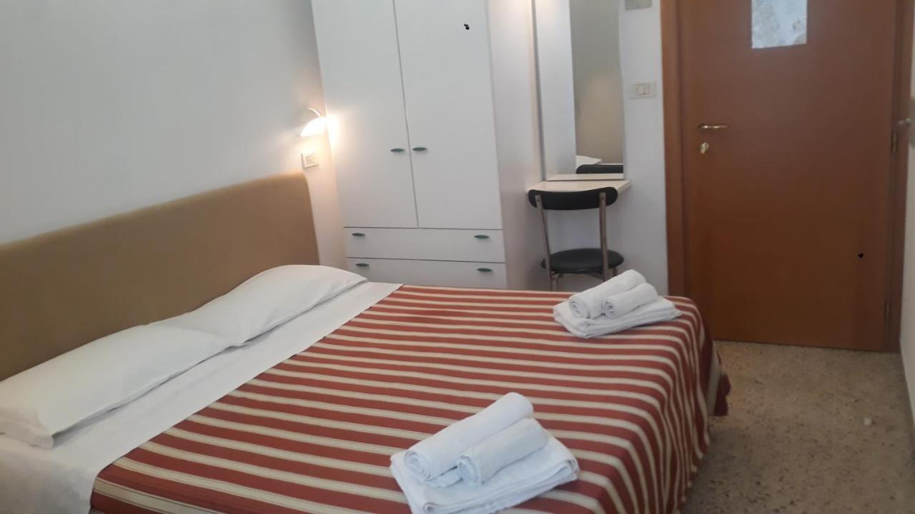 Hotel Graziella Mare Ріміні Екстер'єр фото